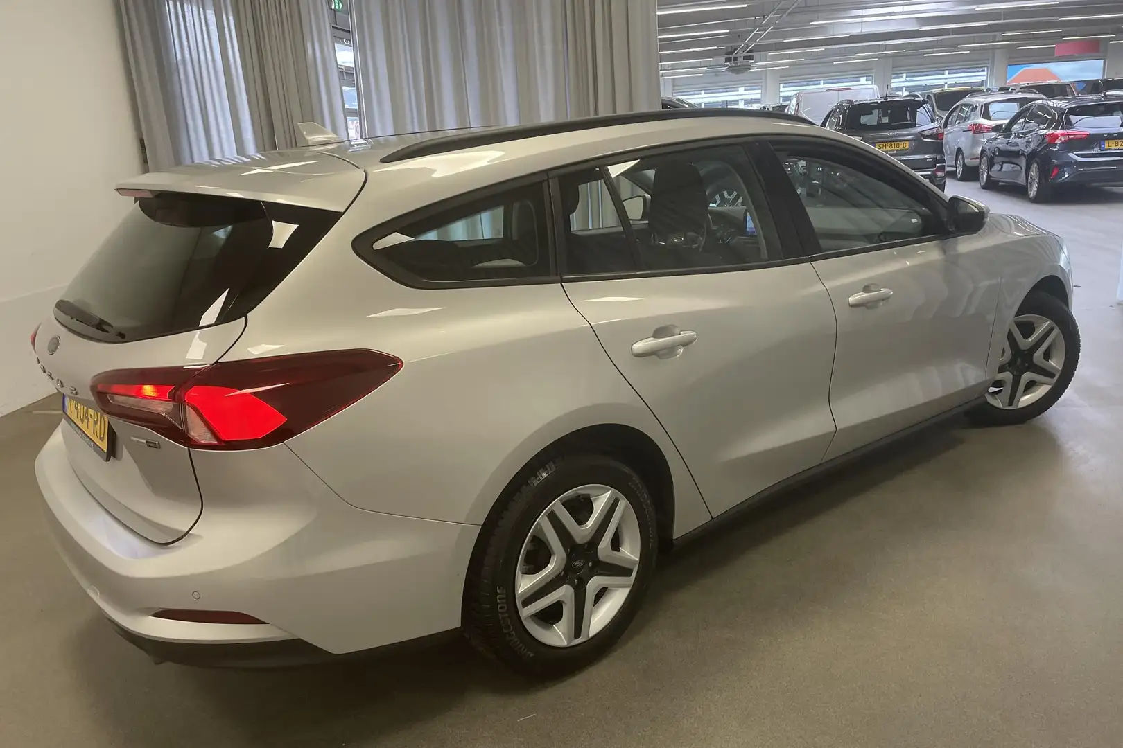 Ford Focus Wagon 1.0 EcoBoost Hybrid Connected | Carplay | Na Grijs - 2