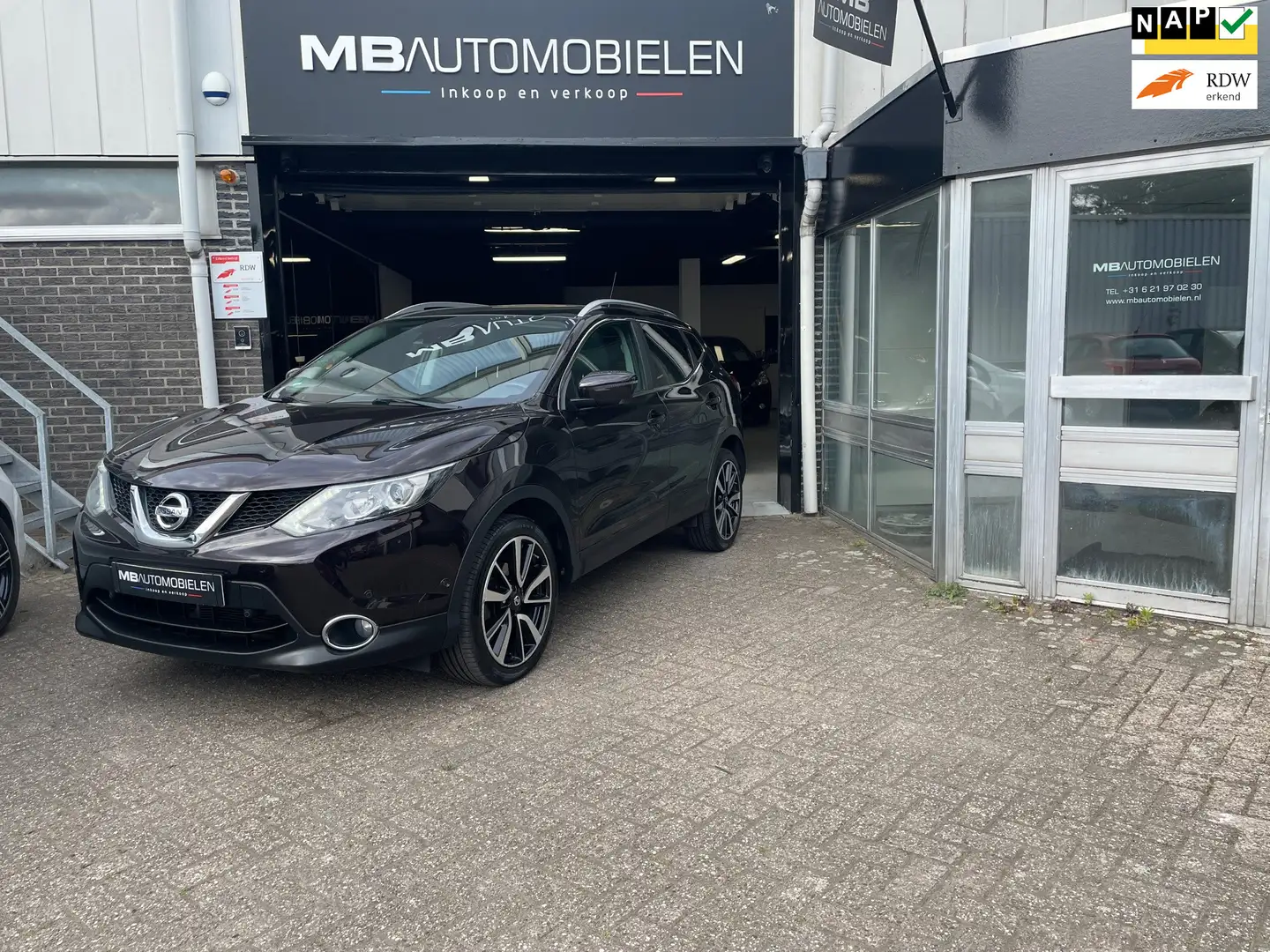 Nissan Qashqai 1.2 Tekna/Panorama/Nap/APK/Camera/onderhoudshistor Violett - 1