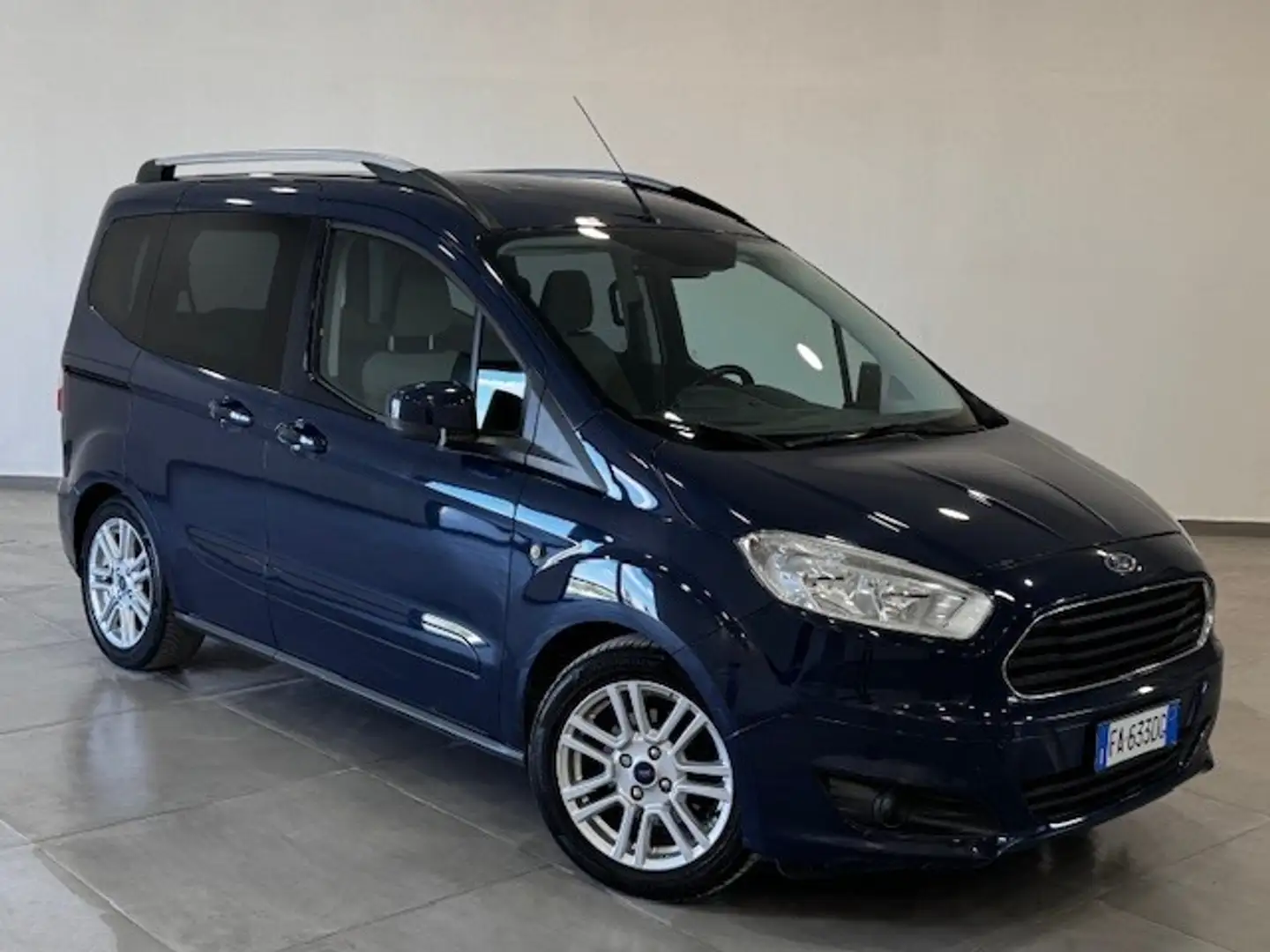 Ford Tourneo Courier Tourneo Courier 1.6 TDCI 95 CV Titanium Kék - 2