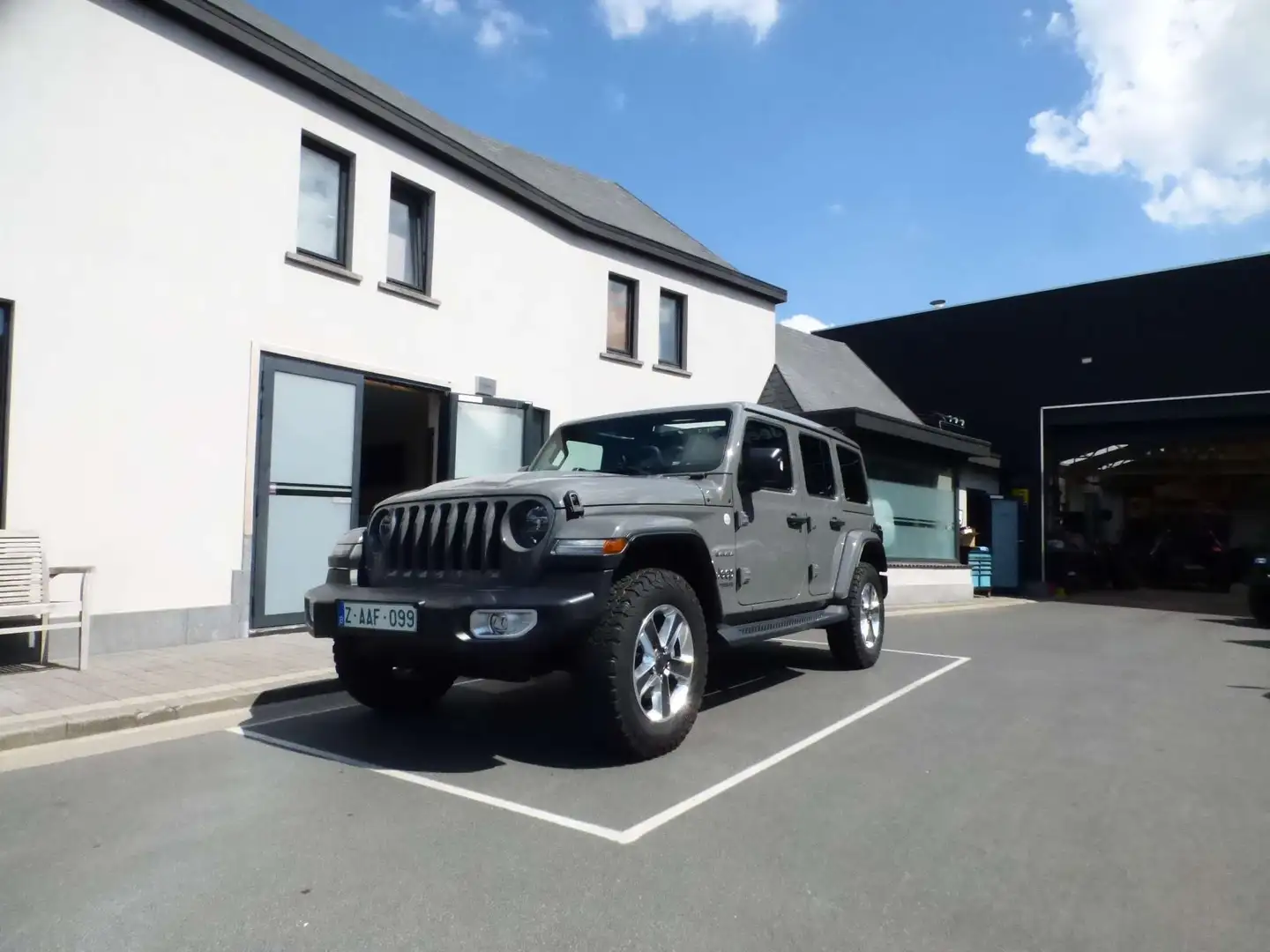 Jeep Wrangler 2.0 Turbo Sahara Unlimited **24000km** Gris - 1