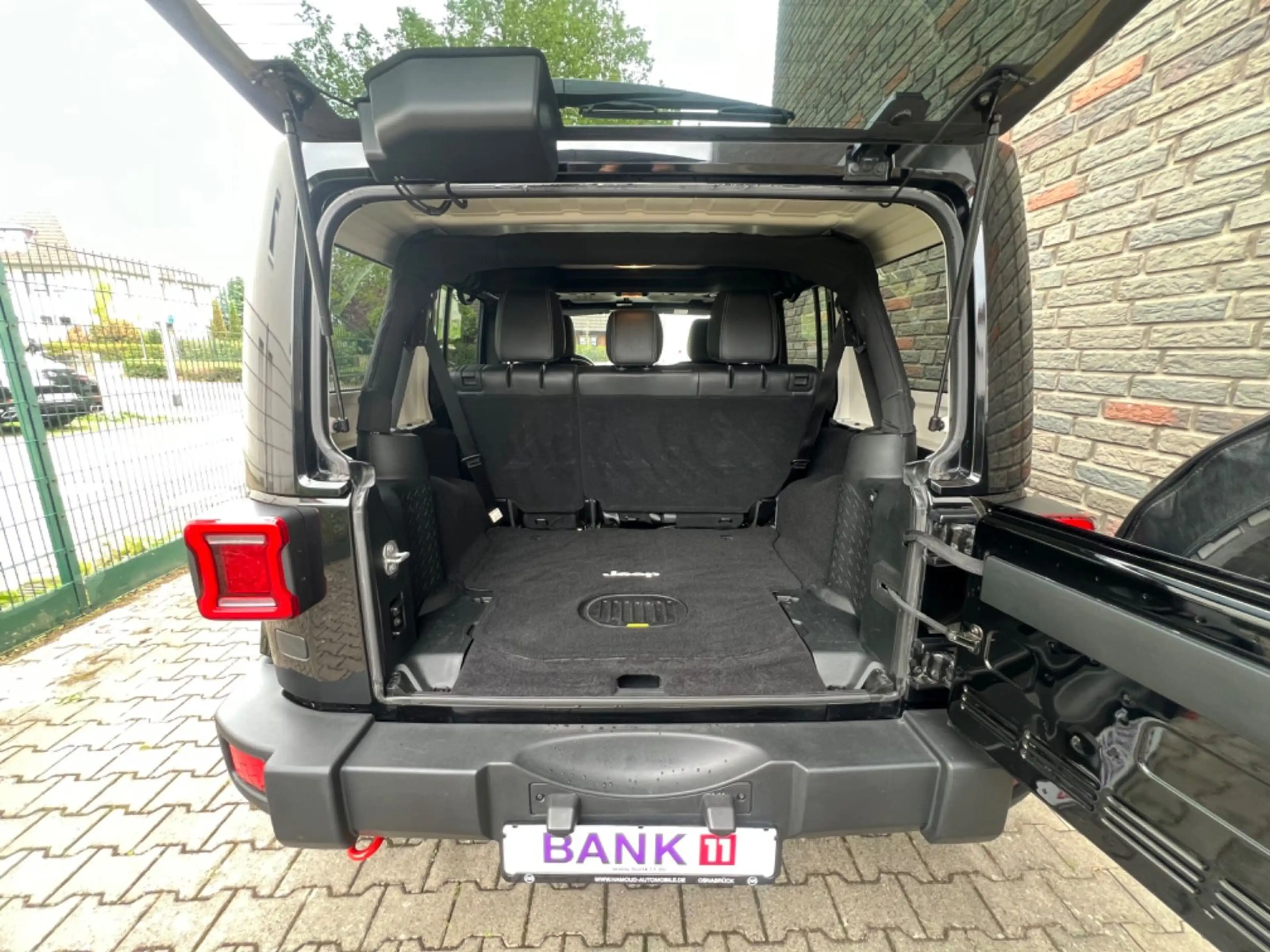 Jeep Wrangler Unlimited Sahara BLACK EDITION CABRIO — photo 12