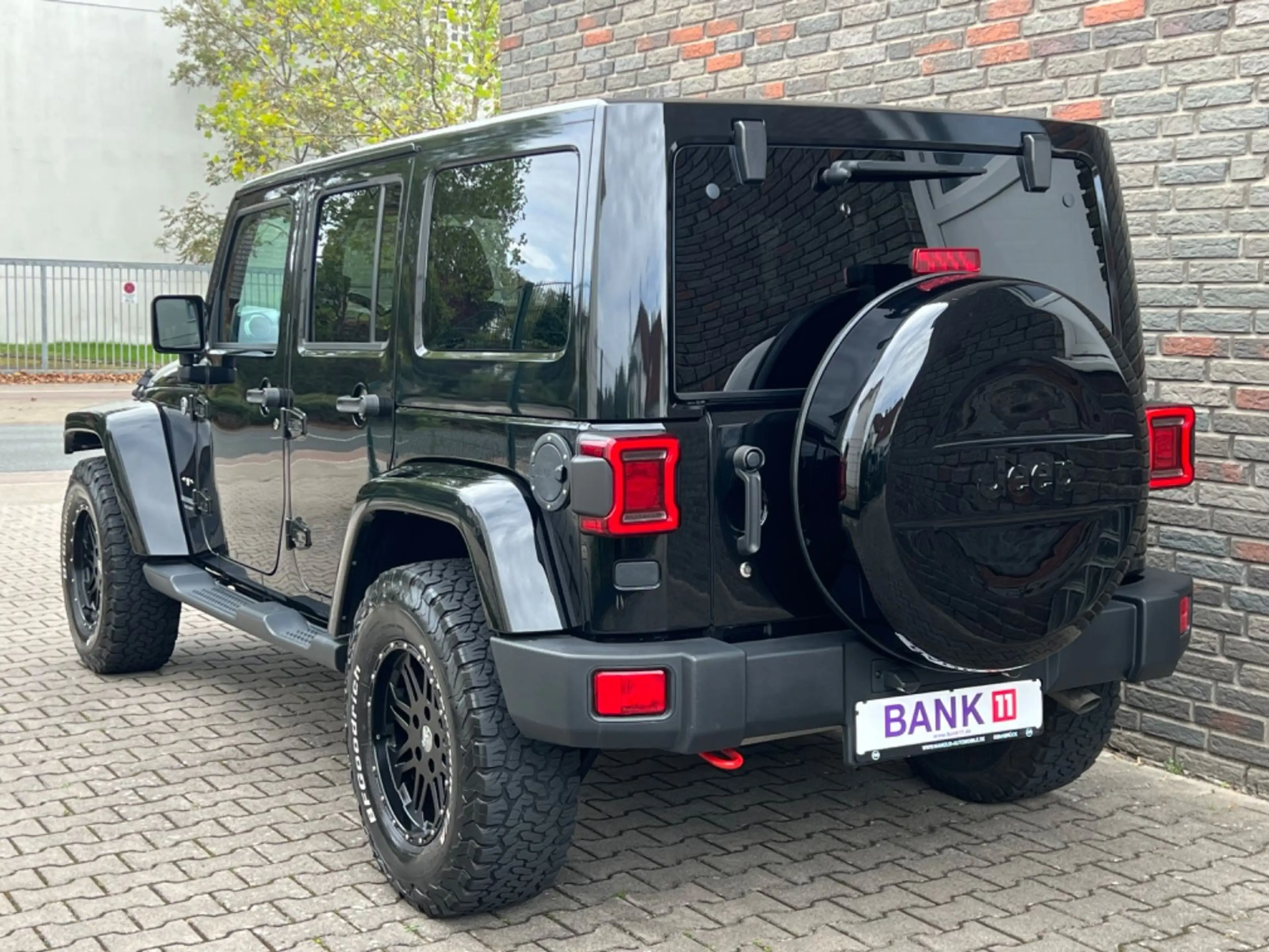 Jeep Wrangler Unlimited Sahara BLACK EDITION CABRIO — photo 9