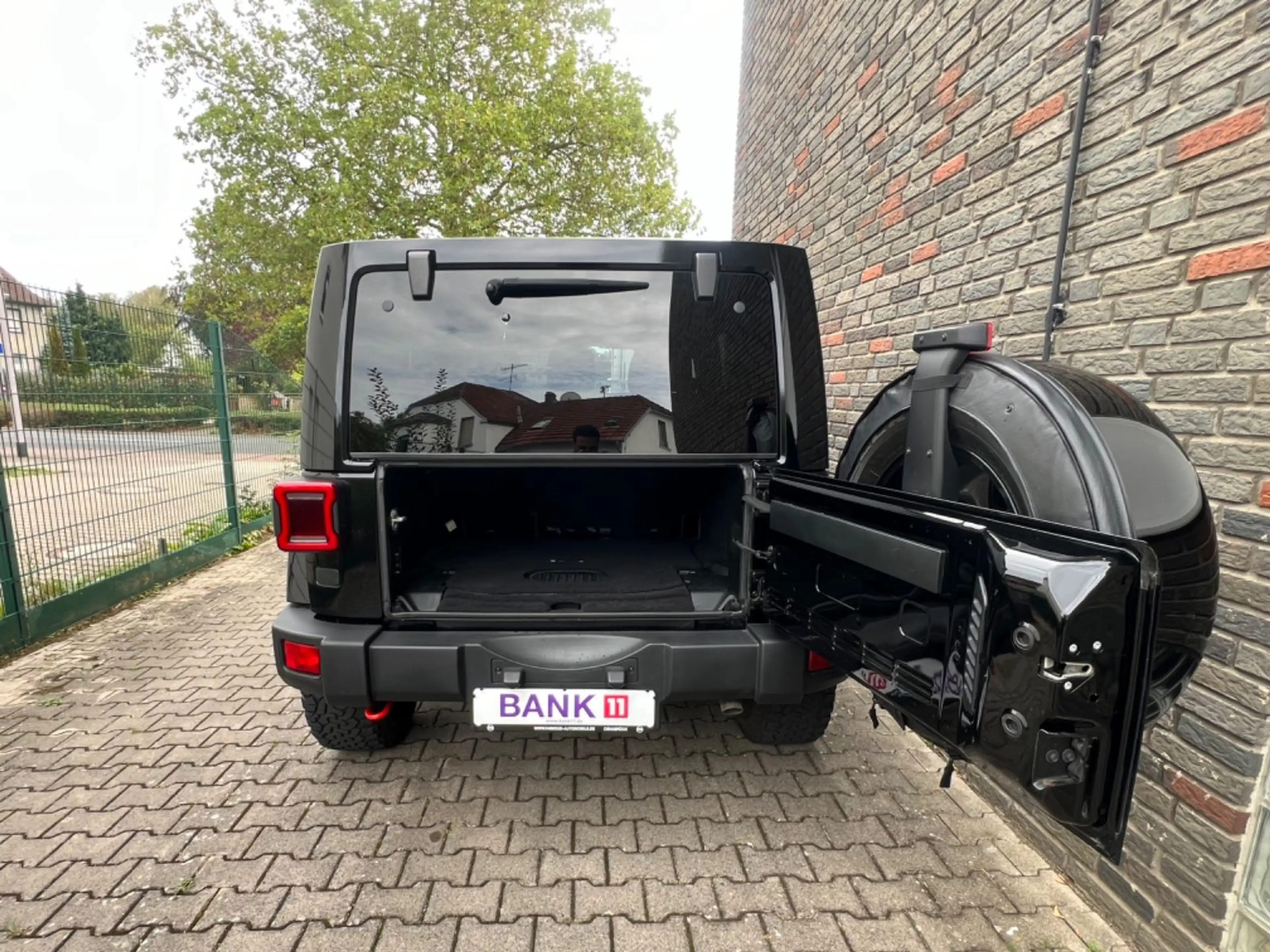 Jeep Wrangler Unlimited Sahara BLACK EDITION CABRIO — photo 11