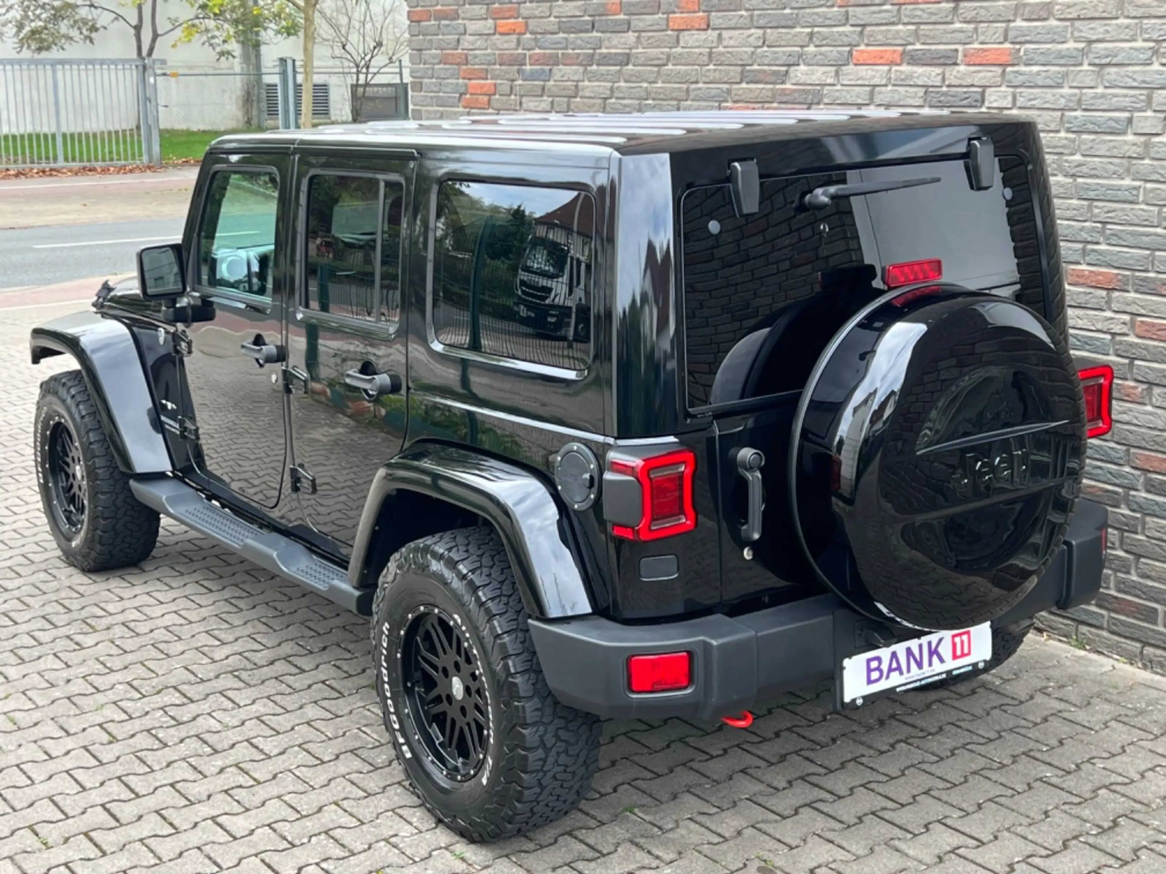 Jeep Wrangler Unlimited Sahara BLACK EDITION CABRIO — photo 5