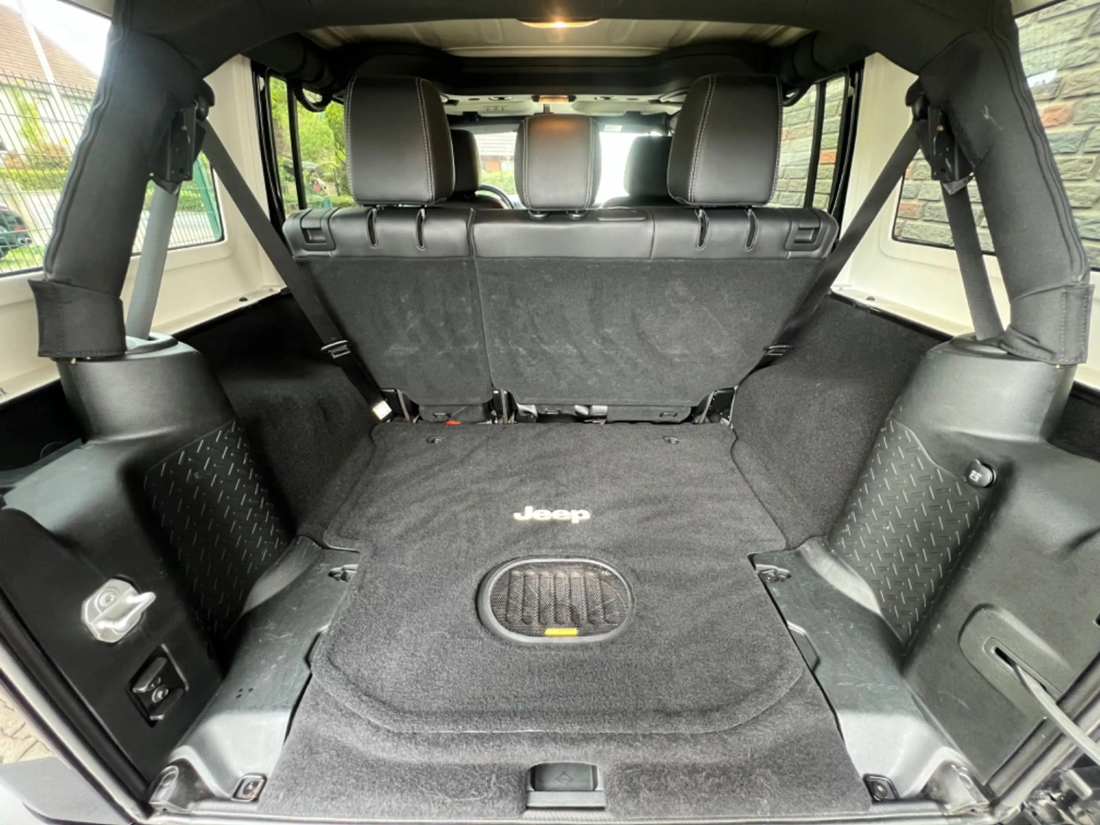Jeep Wrangler Unlimited Sahara BLACK EDITION CABRIO — photo 13