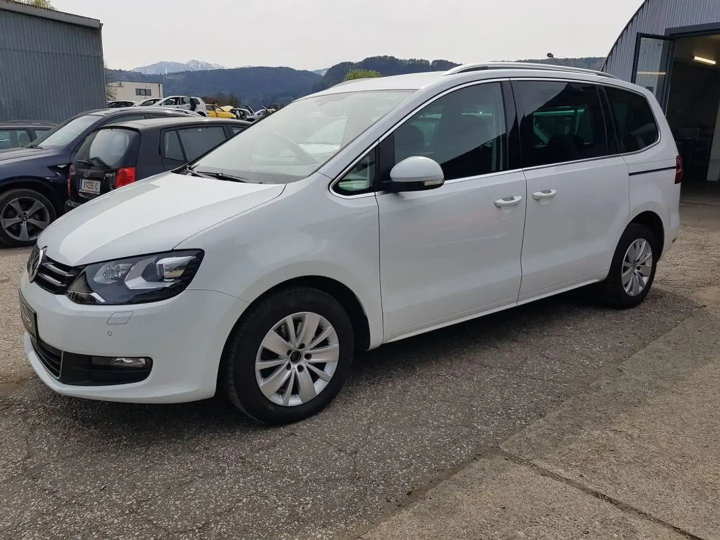 Volkswagen Sharan Comfortline 2,0 TDI SCR // AHV / 7-Sitze // Weiß - 2