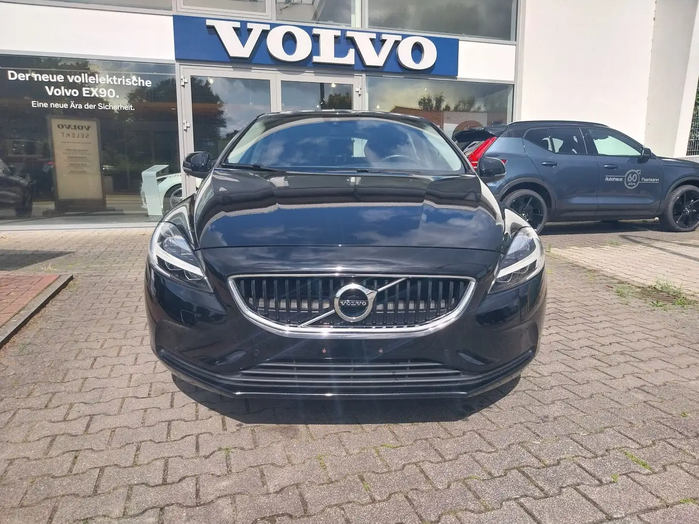 Volvo V40 Momentum Schwarz - 2
