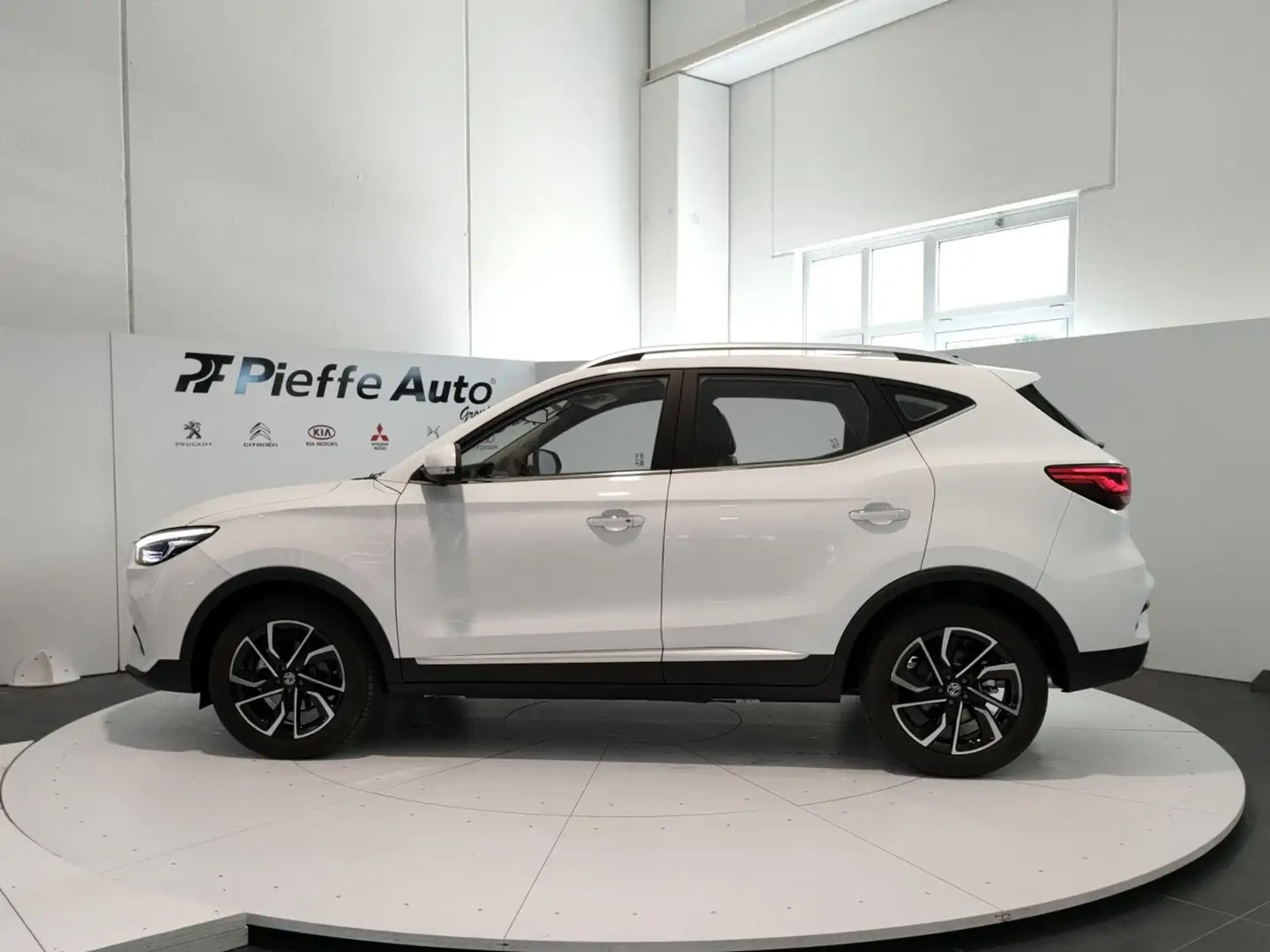 MG ZS ICE 1.0T AT LUXURY Dover White / Blanc - 2