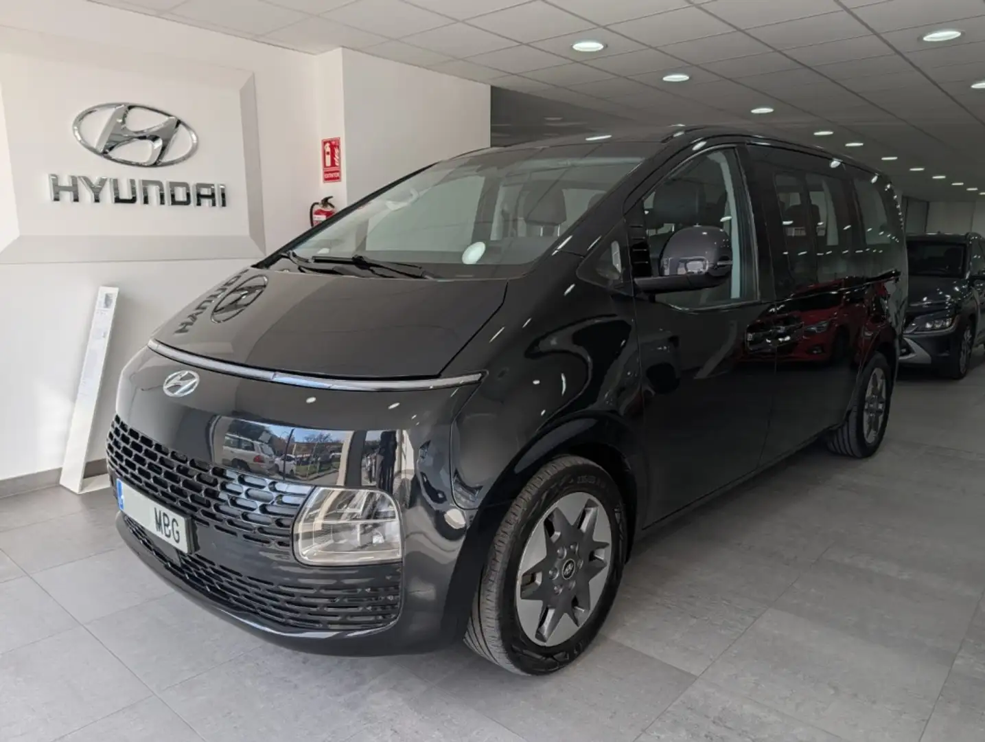 Hyundai STARIA 2.2CRDi 9S Tecno 177 Aut. Negro - 2