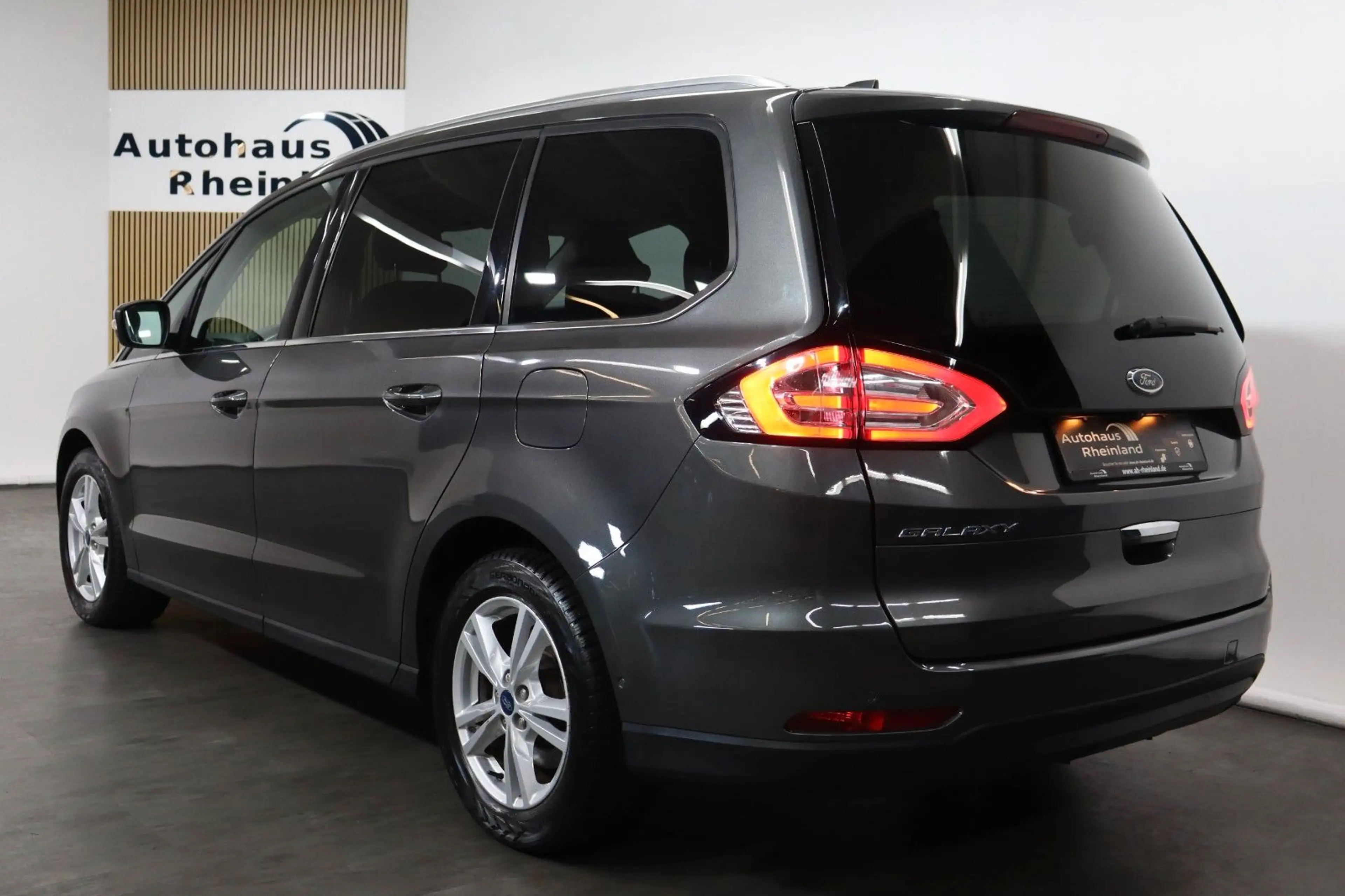 Ford Galaxy Titanium*7-SITZER*KAMERA*AHK*APPLE*NAVI* — photo 6