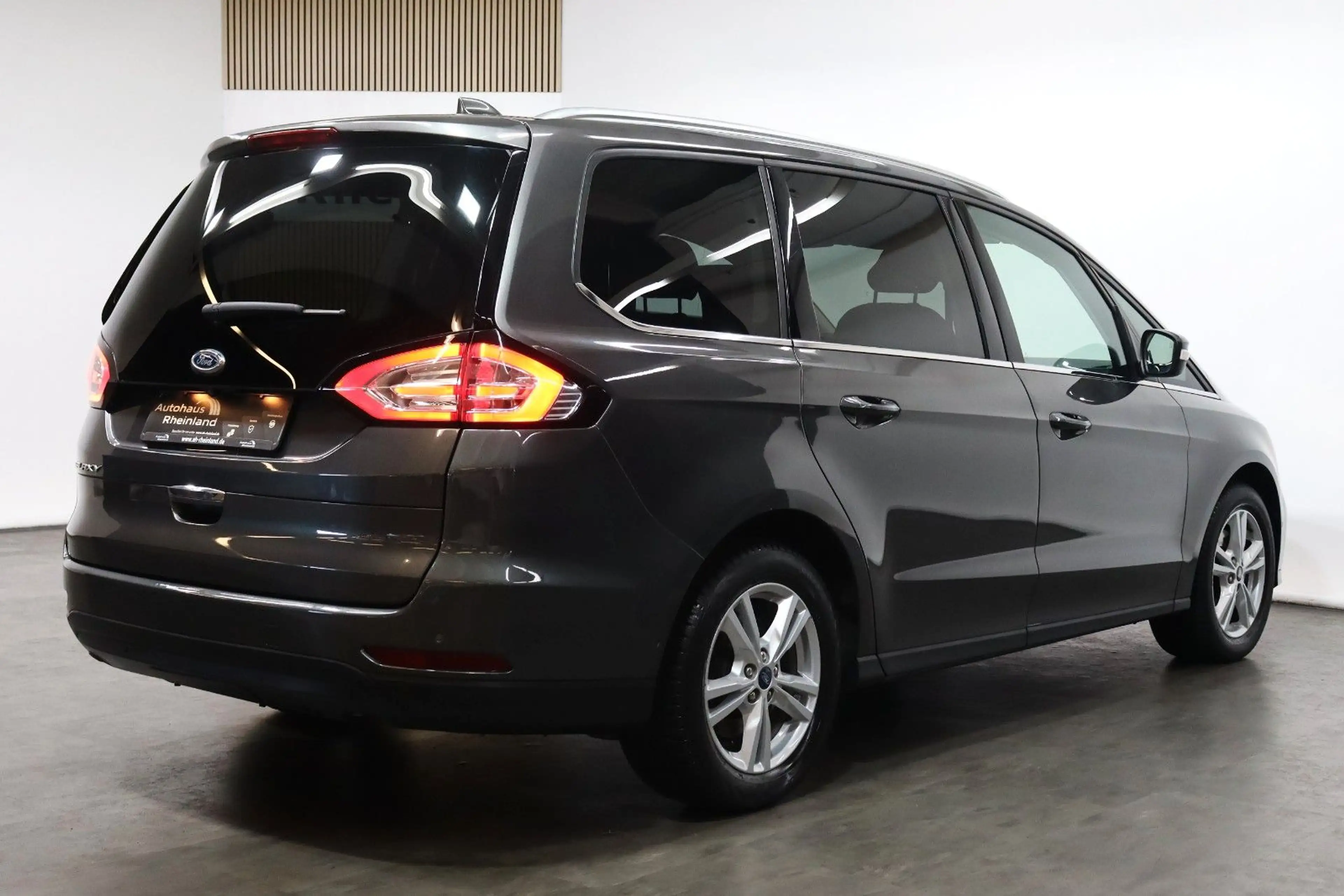Ford Galaxy Titanium*7-SITZER*KAMERA*AHK*APPLE*NAVI* — photo 5