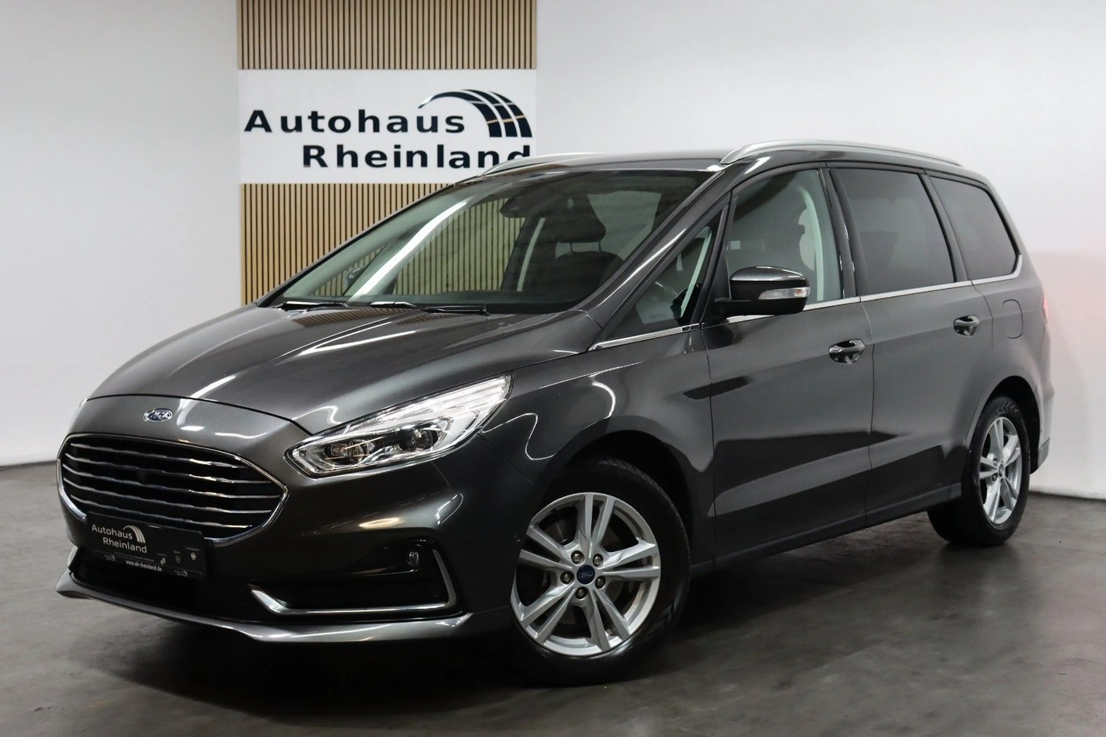 Ford Galaxy Titanium*7-SITZER*KAMERA*AHK*APPLE*NAVI*