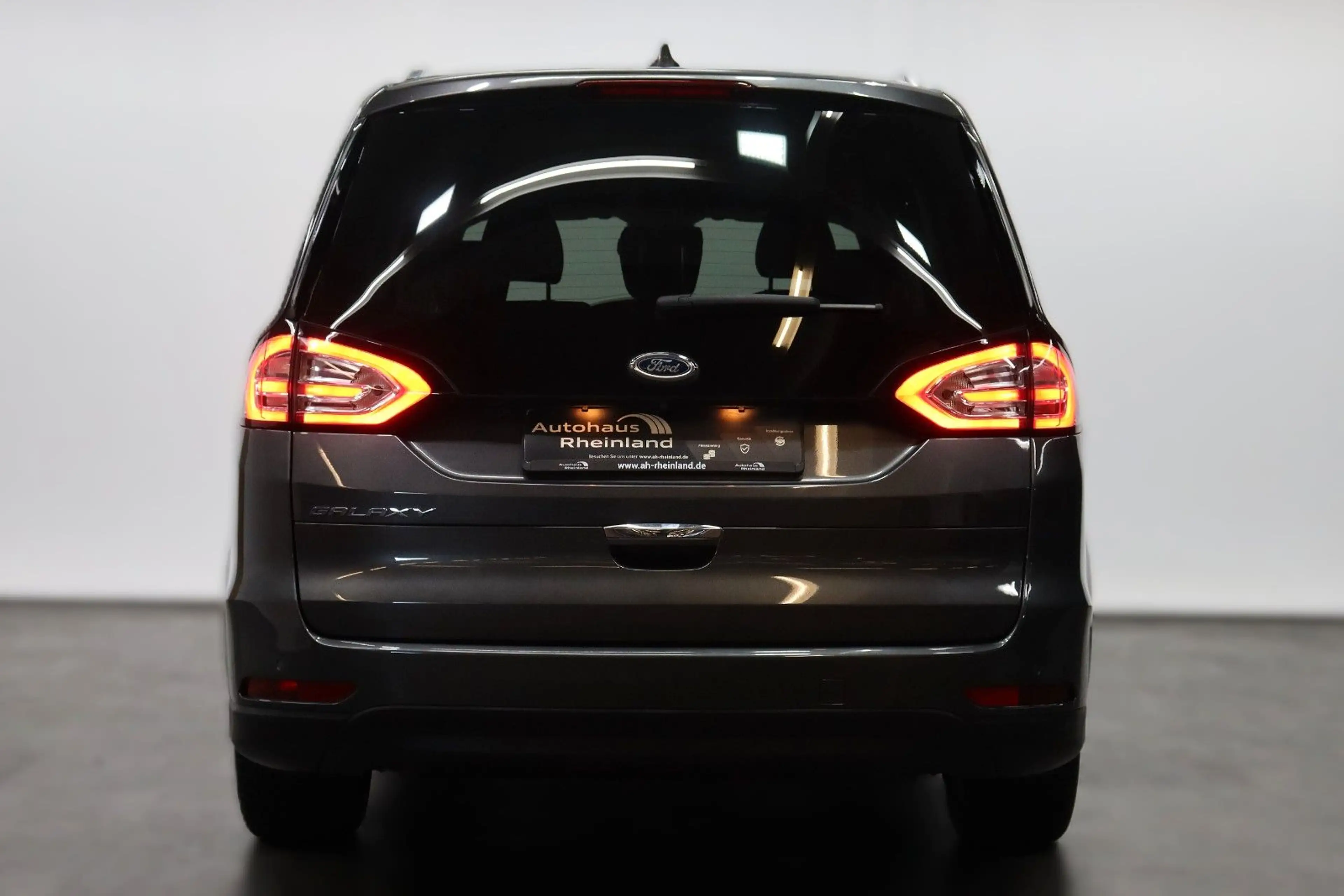 Ford Galaxy Titanium*7-SITZER*KAMERA*AHK*APPLE*NAVI* — photo 9