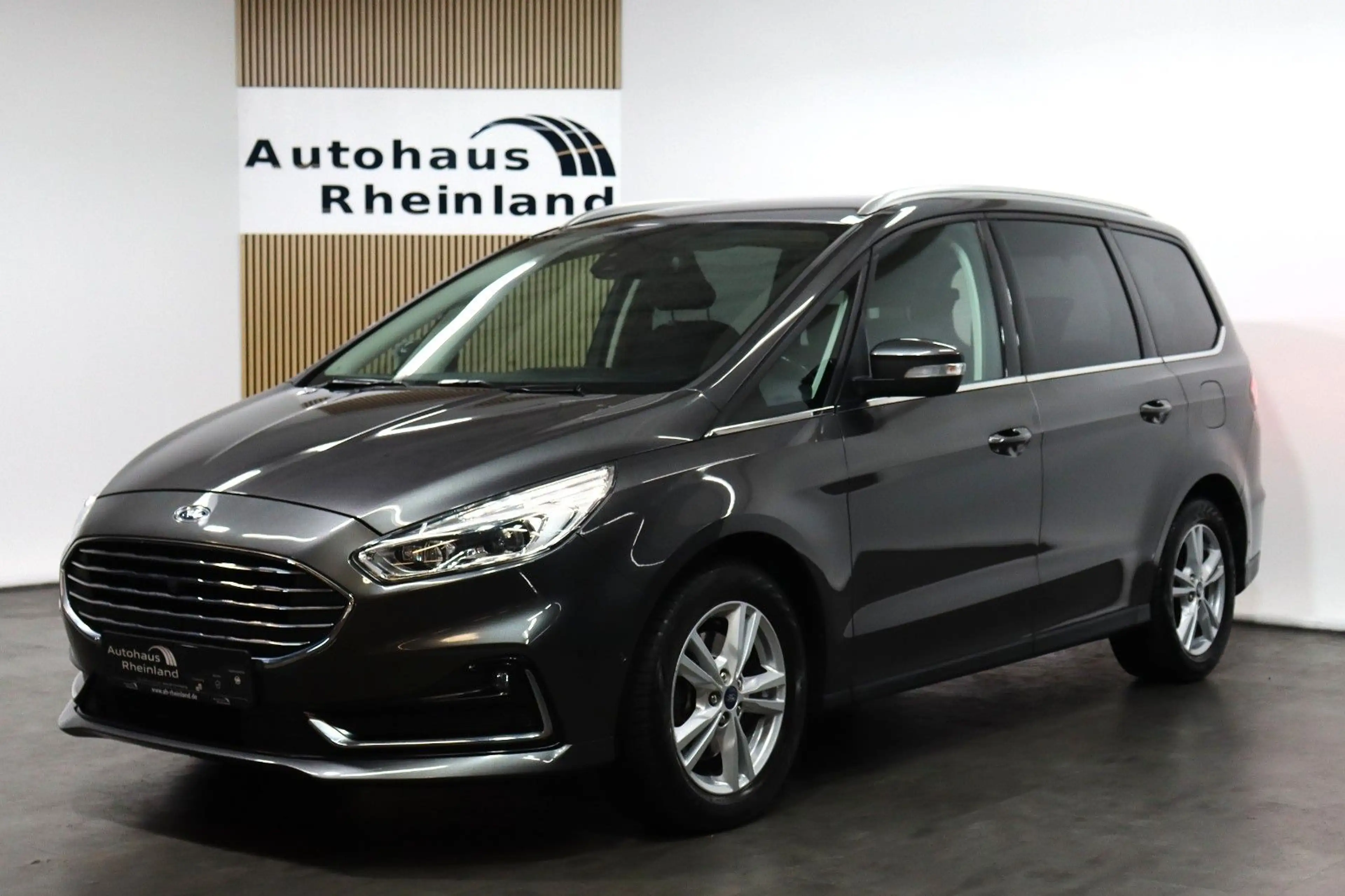 Ford Galaxy Titanium*7-SITZER*KAMERA*AHK*APPLE*NAVI* — photo 4