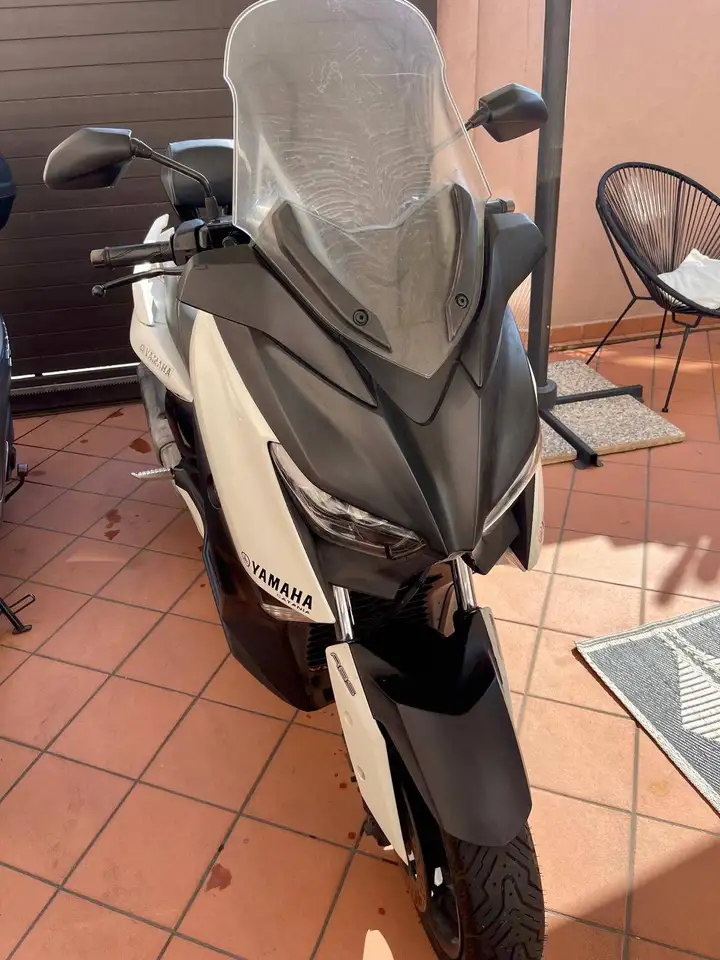 Yamaha X-Max 300