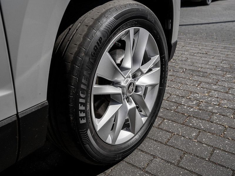 Skoda Karoq 1.0 TSI Clever PDC KEYLESS SMARTLINK — photo 5