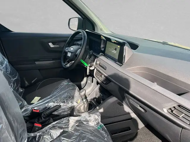 Ford Tourneo Courier view 3