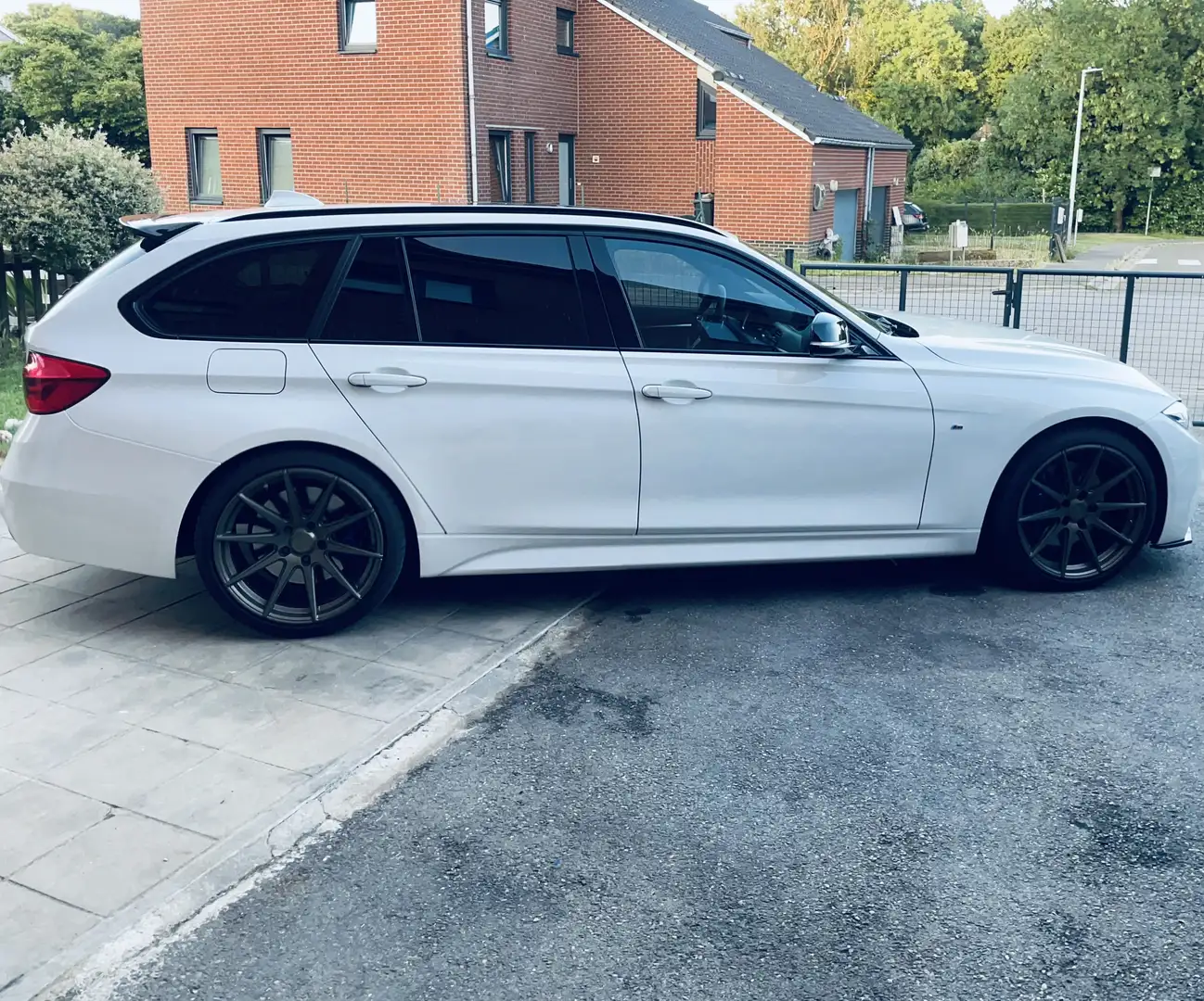 BMW 320 Touring dAS - 1