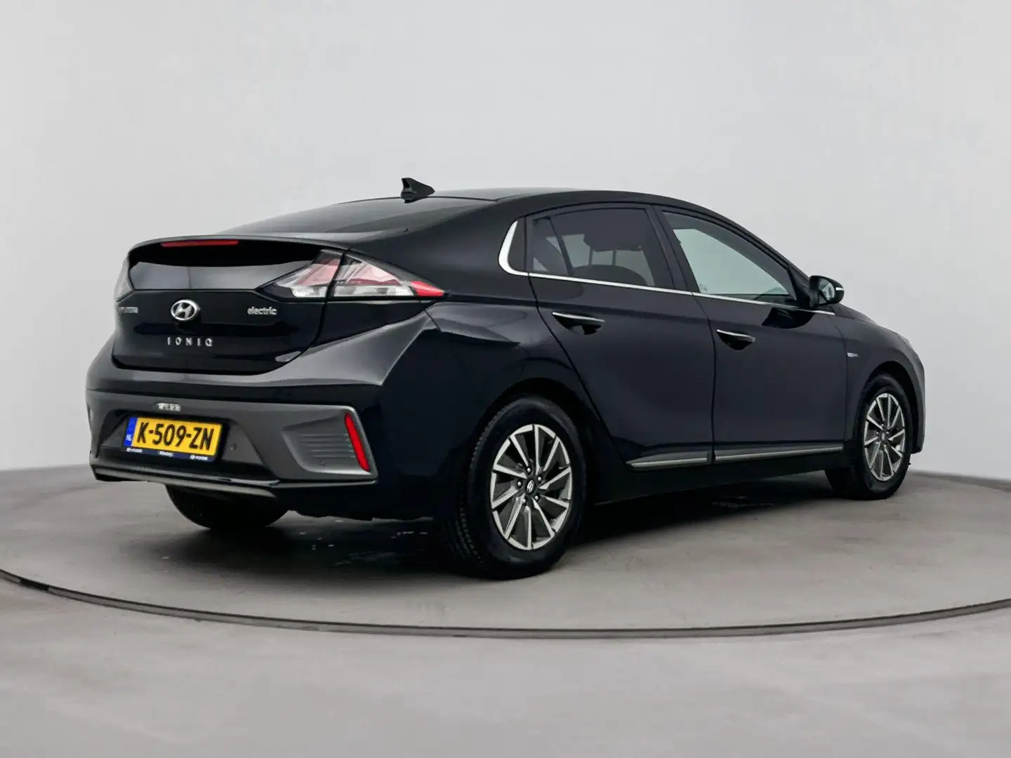 Hyundai IONIQ PREMIUM EV 38 kWh | CLIMA | CRUISE | CAMERA | NAVI Zwart - 2