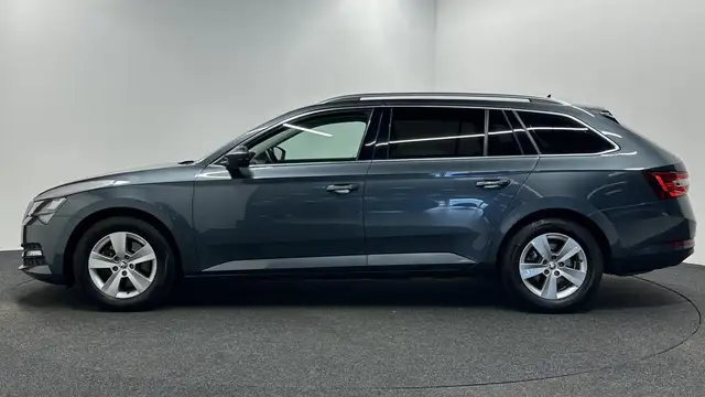 Skoda Superb view 8