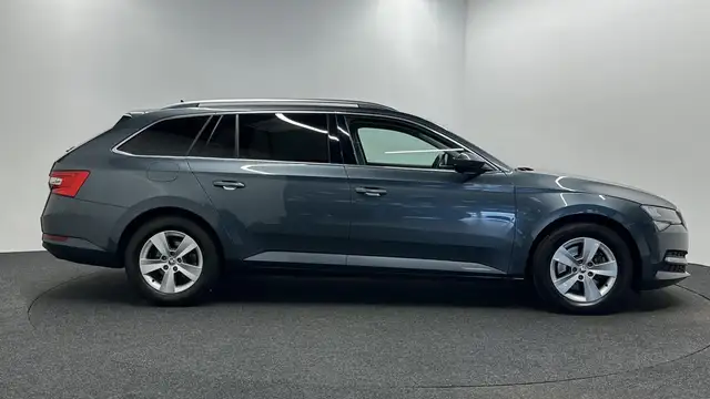 Skoda Superb view 9