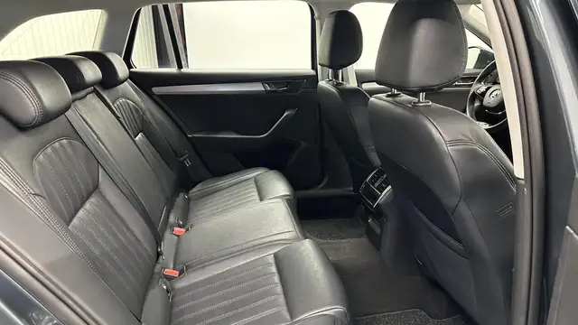 Skoda Superb view 13