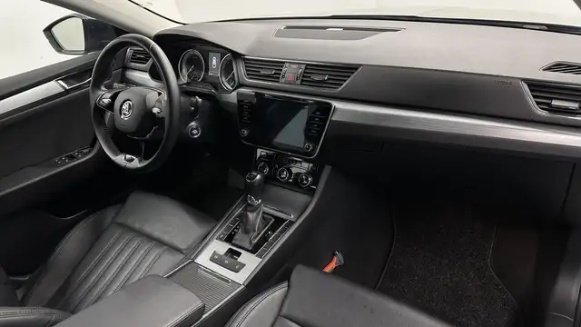Skoda Superb view 10