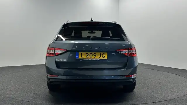 Skoda Superb view 7