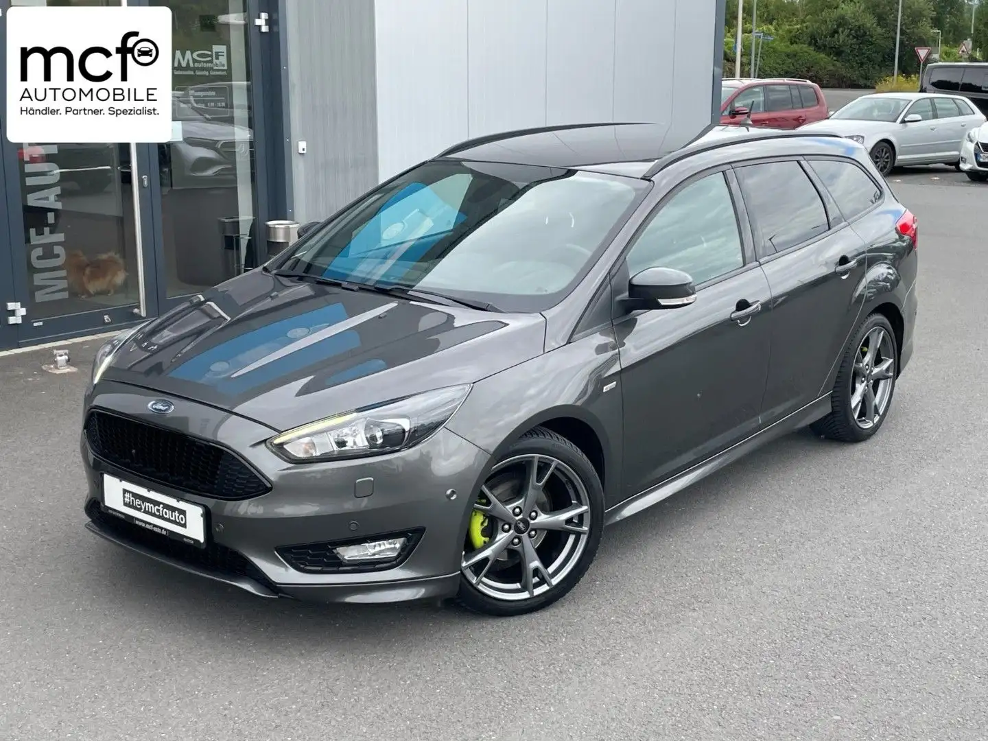Ford Focus Turnier ST-Line *Bi-Xenon*Kamera*18Zoll* Gris - 1