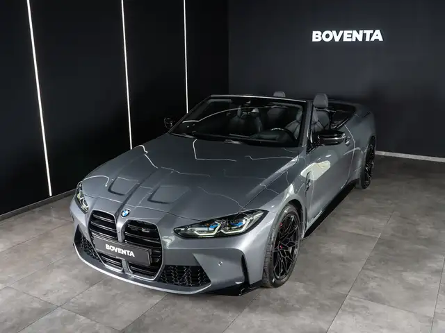 BMW M4 view 3