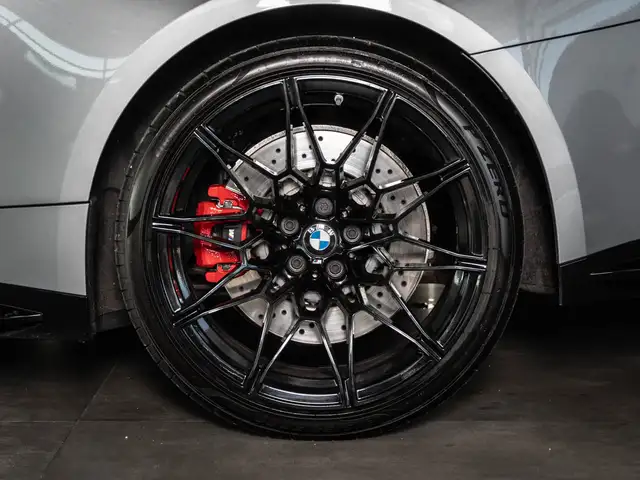 BMW M4 view 6