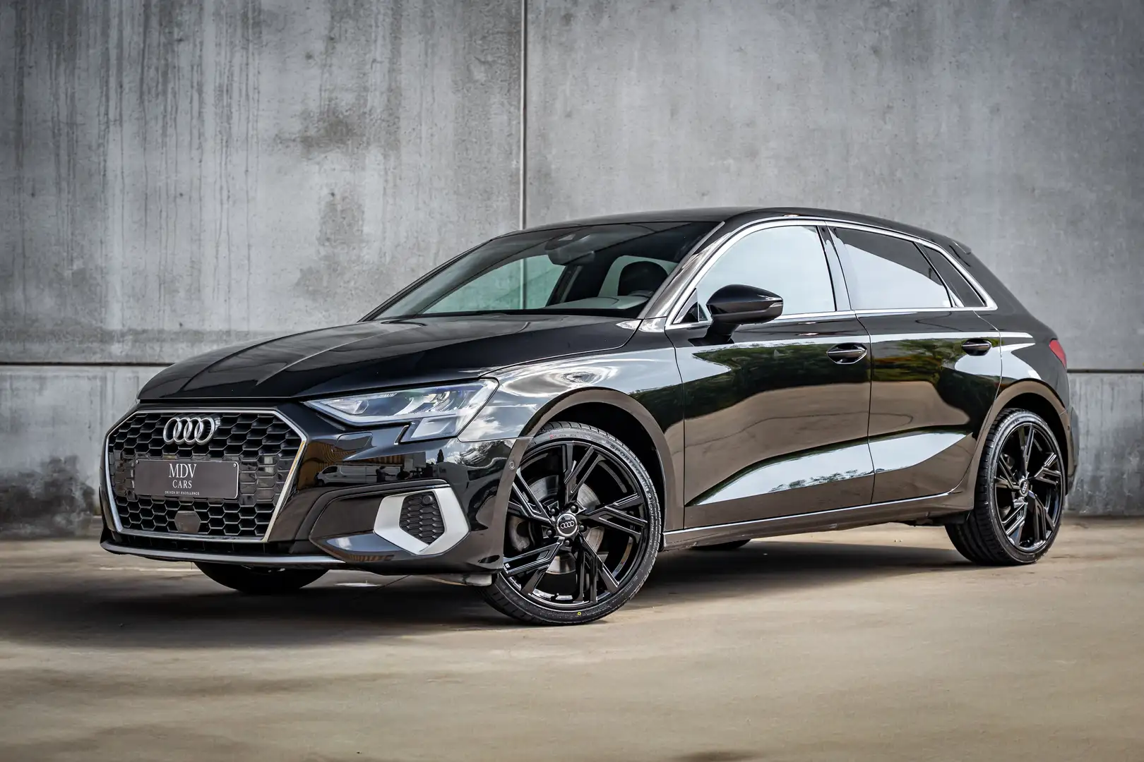 Audi A3 S-LINELOOK Noir - 1