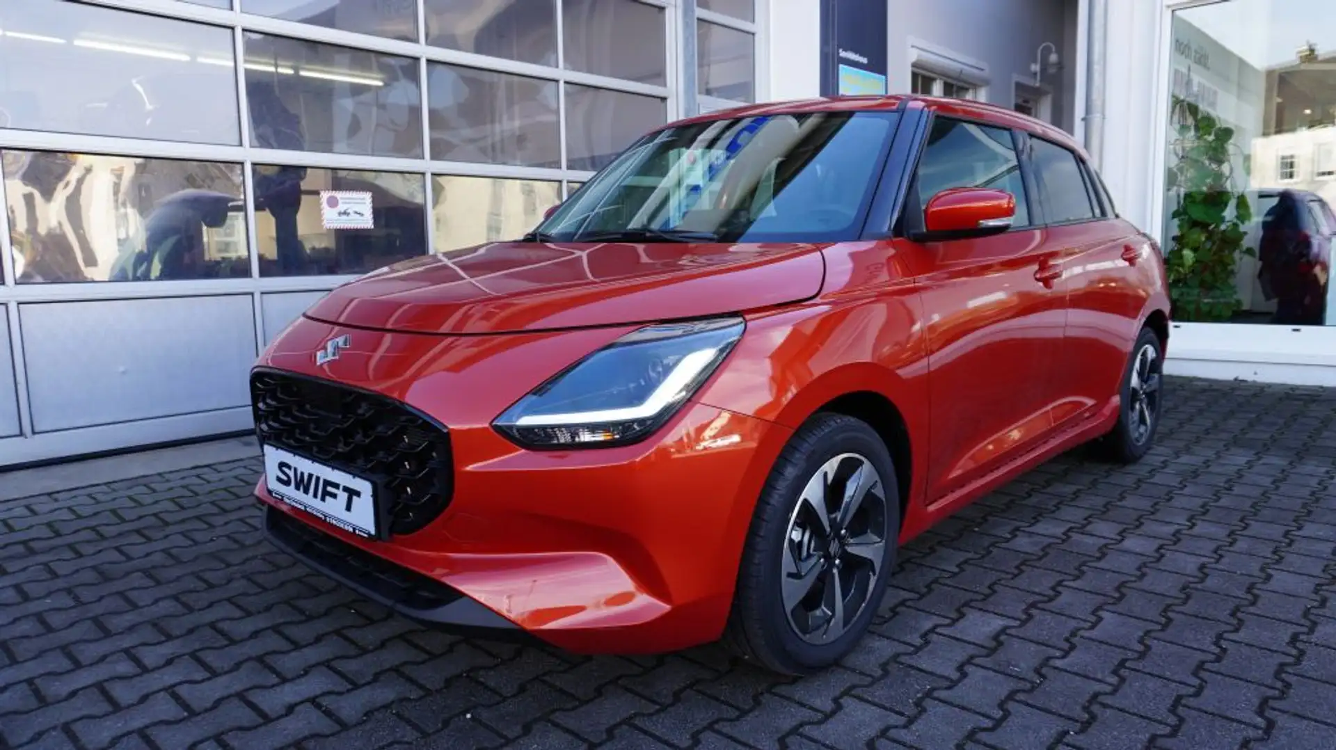Suzuki Swift 1.2 Hybrid MT Comfort+ / Vorführwagen 5 Jahre Gara Orange - 2