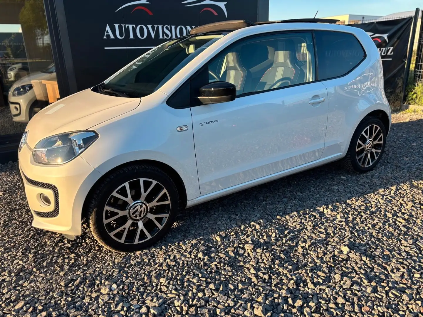 Volkswagen up! groove/BMT/PANORAMA/KLIMA/LEDER/SHZ/NAVI/ Weiß - 2