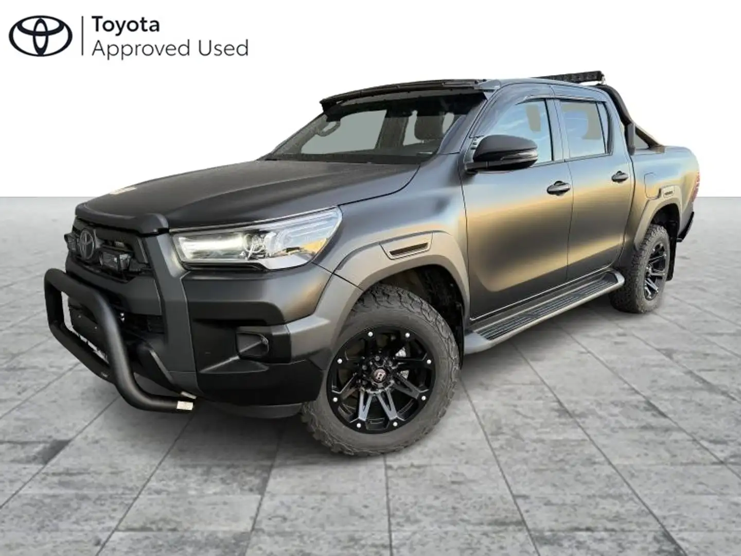 Toyota Hilux 2.8 D-4D AT Invincible Zwart - 1
