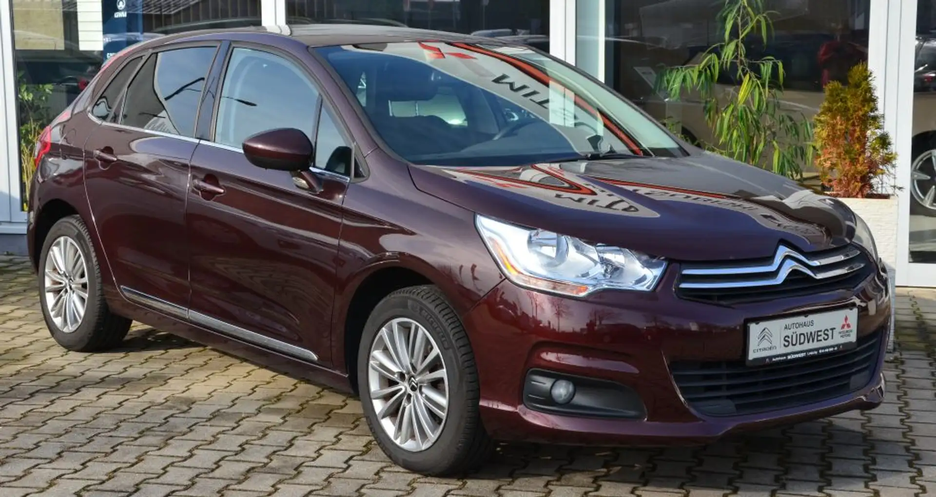 Citroen C4 VTi 120 Tendance Rouge - 1