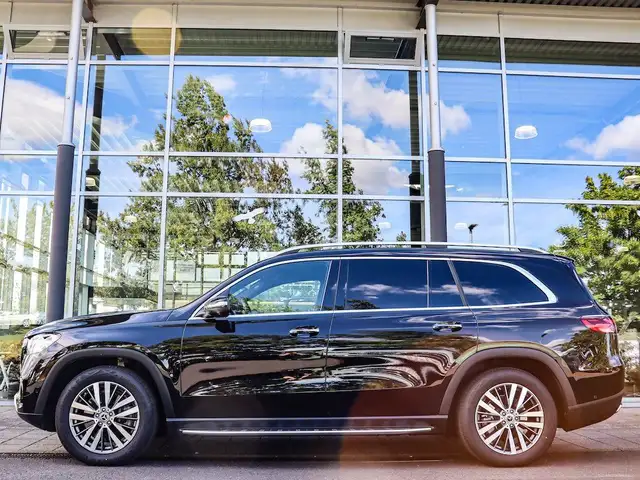 Mercedes-Benz GLS view 2