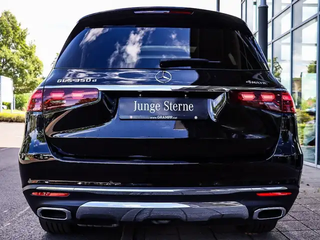 Mercedes-Benz GLS view 4