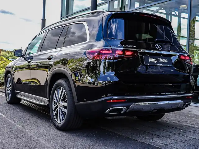 Mercedes-Benz GLS view 3