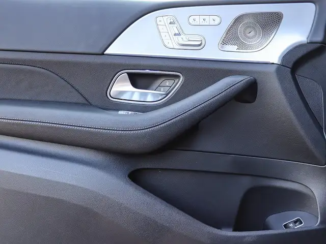 Mercedes-Benz GLS view 13