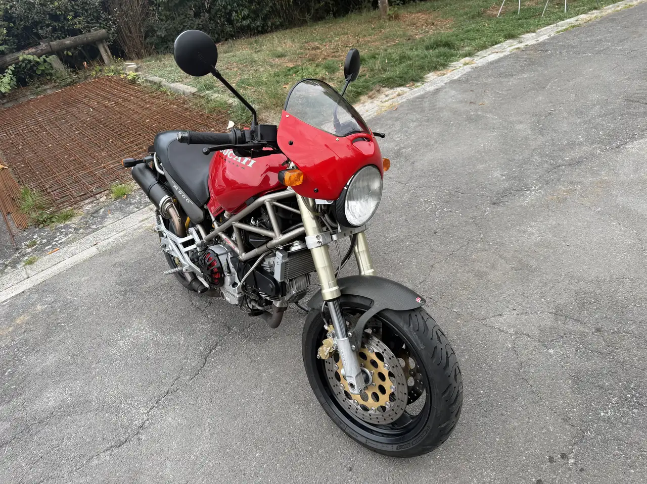 Ducati Monster 900