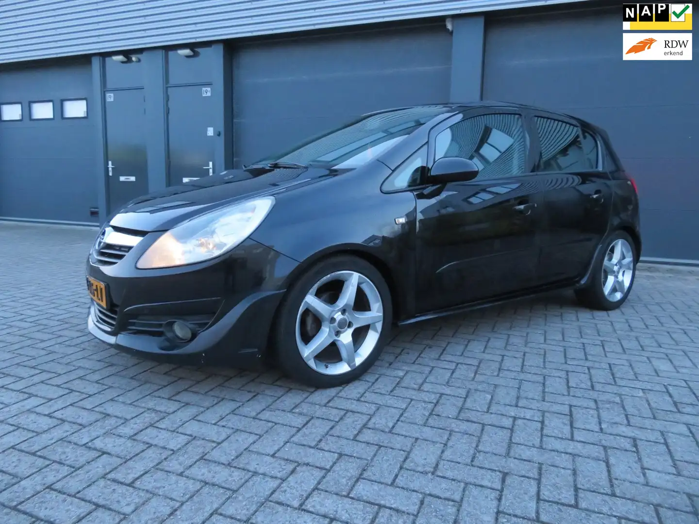 Opel Corsa 1.4-16V Business Sport nieuwe apk 1--2-2027 Schwarz - 1