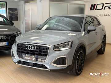 Q2 35 TFSI S tronic Identity Black