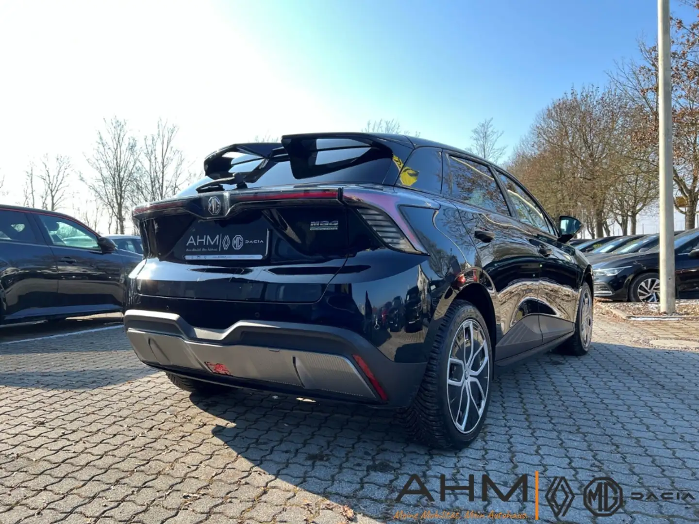 MG MG4 Luxury*360°Kamera*ACC*LED*Klima*Navi*64kWh* Černá - 2