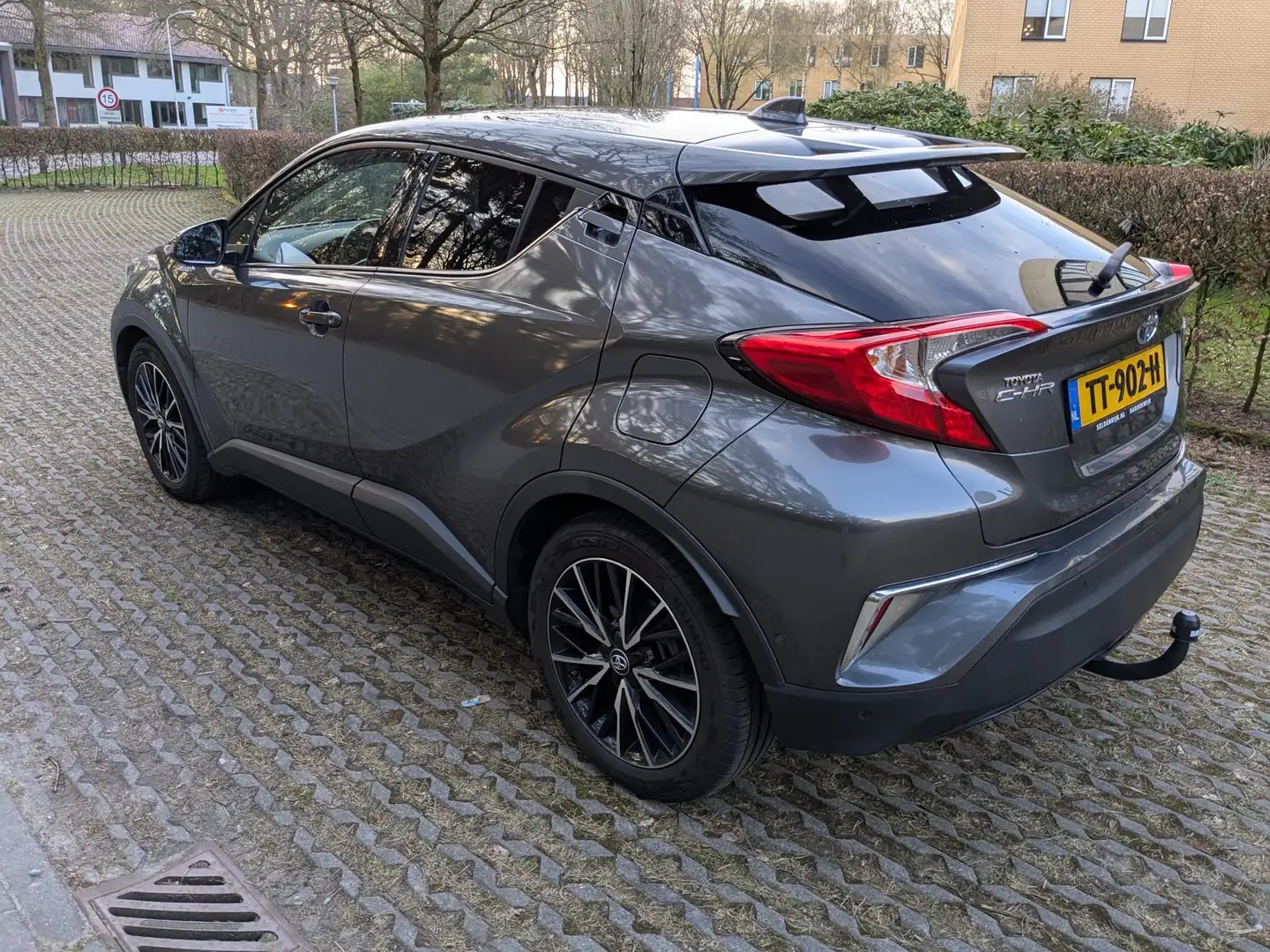 Toyota C-HR Hybrid Style - 1
