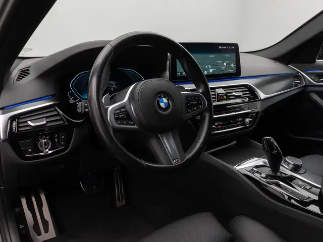 BMW 5 Series view 21