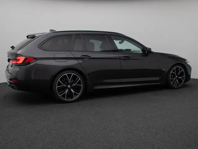 BMW 5 Series view 6