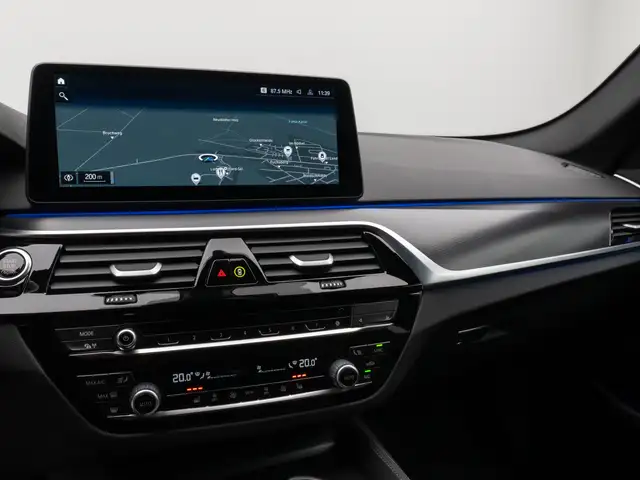 BMW 5 Series view 22
