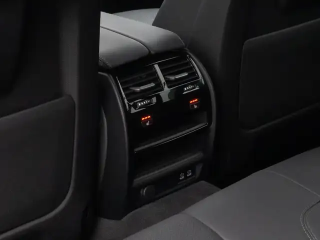 BMW 5 Series view 28