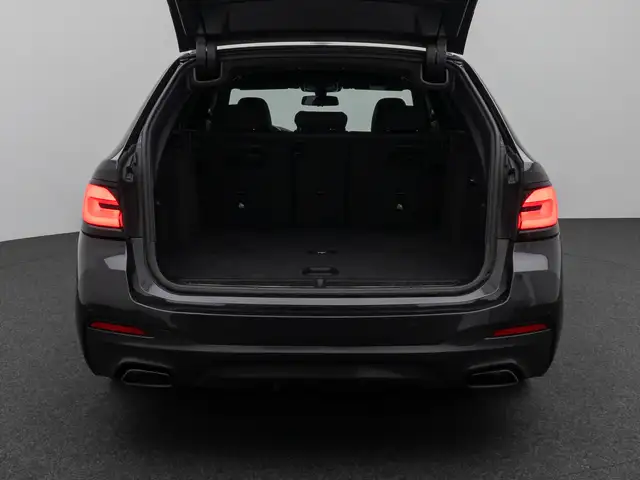 BMW 5 Series view 14